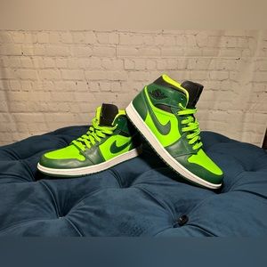 Air Jordan 1 Mid 💚HULK💚 size 10